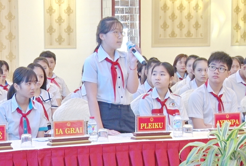  Các em thiếu nhi đặt ra nhiều câu hỏi với đại biểu HĐND tỉnh Gia Lai